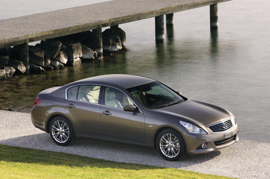  Infiniti G37 2010 года  (EU) (фото 48 из 53)